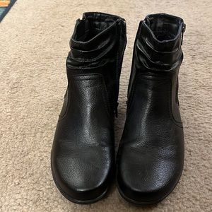 Earth origins Rosemond Ankle boots.